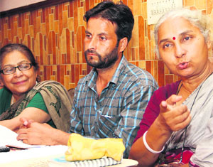 Eminent environmentalist Medha Patkar addresses mediapersons in Dehradun on Wednesday. 