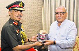 Lt-Gen Philip Campose, GOC-in-C, Western Command, presents a memento to Chief Minister Bhupinder Singh Hooda in Chandigarh on Thursday.