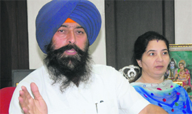 Senior Deputy Mayor Kamaljit Singh Bhatia, accompanied by Deputy Mayor Arwinder Kaur Oberoi, informs mediapersons about the recent moves of the Municipal Corporation to remove encroachments from various parts of Jalandhar.