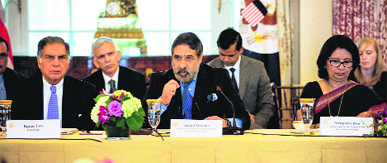 Commerce Minister Anand Sharma (C) addresses the US-India CEOs Forum at Washington DC. Ratan Tata (L) and Indian Ambassador Nirupama Rao also attended the meeting.