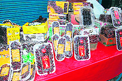 Expensive dates in the market for Muslim faithful in Haridwar