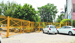 A security gate that remains locked 24x7 at the G-Block of Bhai Randhir Singh Nagar in Ludhiana. Tribune photo: Inderjeet Verma