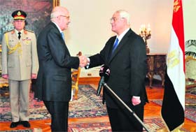 Mohammed ElBaradei (C) with President Adly Mansour (R) in Cairo on Sunday