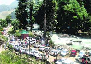 Heavy rush of Amarnath yatris was seen in Betaab valley, nearly 15 km from Pahalgam, en route to the holy cave shrine on Monday.
