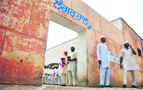 Central Jail inmates in Ludhiana wait with bouquets to greet Principal Secretary, Home, DS Bains, who failed to turn up at the Langar Hall for launching a baking unit inside the jail premises.