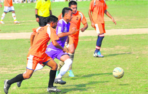 A match in progress at Paddal Ground, Mandi.
