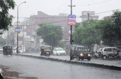Commuters were caught unawares on Tuesday evening after the skies opened up and the city experienced a brief spell of rain. photo: Bhupinder Dhillon 