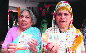 Despite having their ID proofs with them, Shanti Devi and Maya Kaur were not able to get their pension.