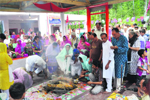 Kashmiri Pandits during the annual mahayagya at the Mata Katyayani temple at Kakran village in Kulgam district on Tuesday. 