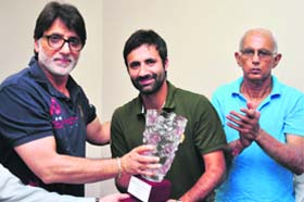 Parvez Rasool being honoured in Jammu on Wednesday