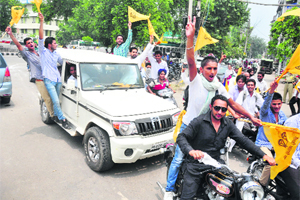 SAD workers flout traffic rules outside Guru Nanak Bhawan.