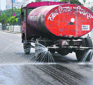 MC tanker sprinkles water on Ferozepur Road before the arrival of Dy CM Sukhbir Badal in Ludhiana.