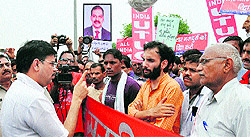Dr Satender Duhan, SDM (Gurgaon-North), talks to sacked Maruti workers at the Leisure Valley ground in Gurgaon on Thursday