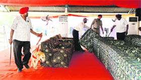 The police uses sniffer dogs to check for any security lapses
