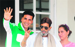 Akshay Kumar, Rajesh Khannaand Dimple Kapadia in happier times
