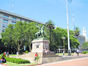 The city is full of wide avenues (avenidas) lined by ornate colonial buildings Photo by the writer