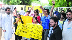 Activists of the NSUI; and SOPU