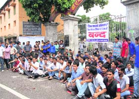 ABVP activists protest at the gate of DAV College in Dehradun on Monday