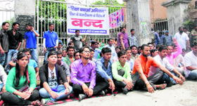Students hold a protest against commercialisation of education at DAV College in Dehradun on Tuesday.