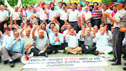 Traders protest against the Excise Department for levying e-trip on inter and intra-state transportation of goods on the call of the Punjab Pradesh Beopar Mandal in Amritsar on Friday. Photo: Sameer Sehgal 
