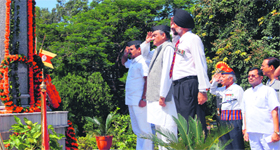 Chief Minister Vijay Bahuguna pays tributes at the Martyrs Memorial at Gandhi Park in Dehradun on Friday.