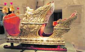The exhibits include the magnificent traditional royal transport like the haudah (Top)