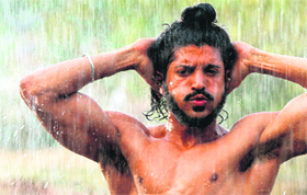 Farhan Akhtar in stills from Bhaag Milkha Bhaag