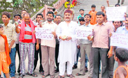 Activists of the Teerth Maryada Raksha Samiti hold a show to spread awareness on the importance of the registeration of Kanwariyas in Haridwar on Sunday. 