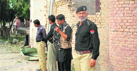 Policemen outside the Central Prison at Dera Ismail Khan in Khyber-Pakhtunkhwa province on Tuesday.