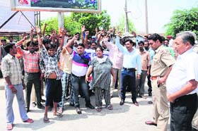 The Hath Rehri Union staged a dharna in Bathinda on Wednesday