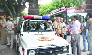 The Delhi Police personnel and mediapersons stand outside the JNU campus. 