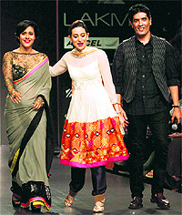 Manish Malhotra walks the ramp with Karisma Kapoor