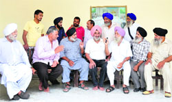 Sikh farmers from Gujarat at Gurdwara Bangla Sahib in Delhi on Wednesday. 