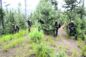 Army personnel move to the encounter site in the Hafruda forest of the Handwara area in Kupwara district on Thursday. 