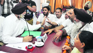 Congress councillors argue with Mayor Harcharan Singh Gohalwaria.