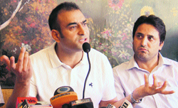 Nisar ul Hassan, Doctors Association Kashmir president, addresses mediapersons in Srinagar on Saturday.