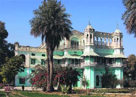 Entry to the Raj Mahal
