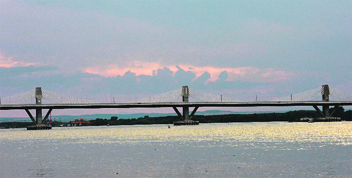 The new (road and rail) border bridge over the Danube, Vidin-Calafat (Bulgaria-Romania). It is a key element of the European Transport Corridor IV connecting Dresden in Germany with Istanbul in Turkey. 