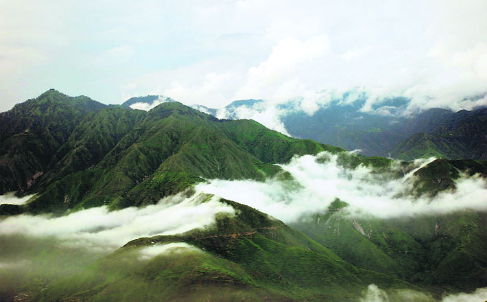 On a misty day Mussoories peaks can offer a great cloud-breathing experience