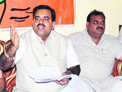 BJP leader Tarun Chugh (left) addresses the media in Amritsar on Monday. 