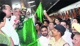 Former Railway Minister Pawan Kumar Bansal flags off the Chandigarh-Madgaon train.