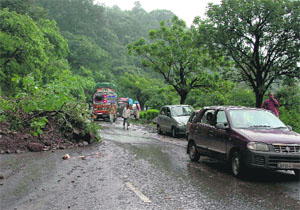 A view of the Parwanoo-Shimla highway. 