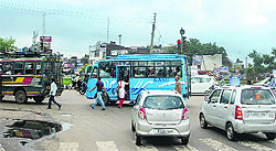 Matdors violating traffic norms in Jammu