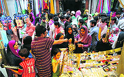 People throng the markets ahead of the Eid-ul-Fitr festival, in Srinagar on Tuesday