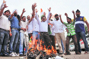 Activists of the Youth Congress burn an effigy of Pakistan during a protest against the death of Army soldiers in Jammu on Wednesday.