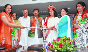BJP Mahila Morcha national president Saroj Pandey being honoured during a meeting of the BJP Working Committee in Ludhiana on Wednesday. Also seen in the picture is Punjab BJP chief Kamal Sharma.