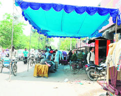 A tent erected for chhabeel and langar which caused traffic congestion at Albart road in Amritsar. 