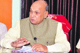 Former Chief Minister PK Dhumal addresses a press conference in Hamirpur on Thursday