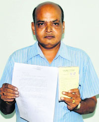 Munish Kumar shows the certificate of registration issued by the office of the DTO, Bathinda, and a copy of the letter he has written to senior government functionaries seeking action against erring DTO officials. 