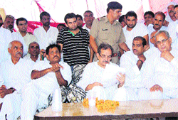 Rajya Sabha MP Birender Singh (centre) with former MP Sushil Indora (right) in a meeting at Bhuna in Fatehabad on Friday.